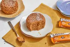 Quest ondergedompelde pindakaas-mokcake